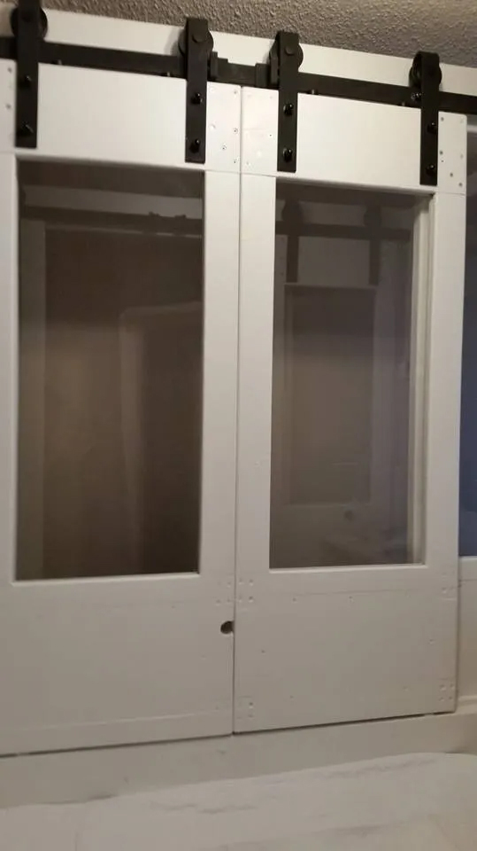 A image of a custom door hinge